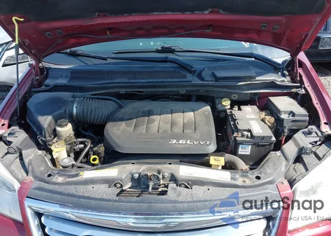 2011 Chrysler Town & Country Touring-L z USA, uszkodzony, nr VIN 2A4RR8DGXBR635474